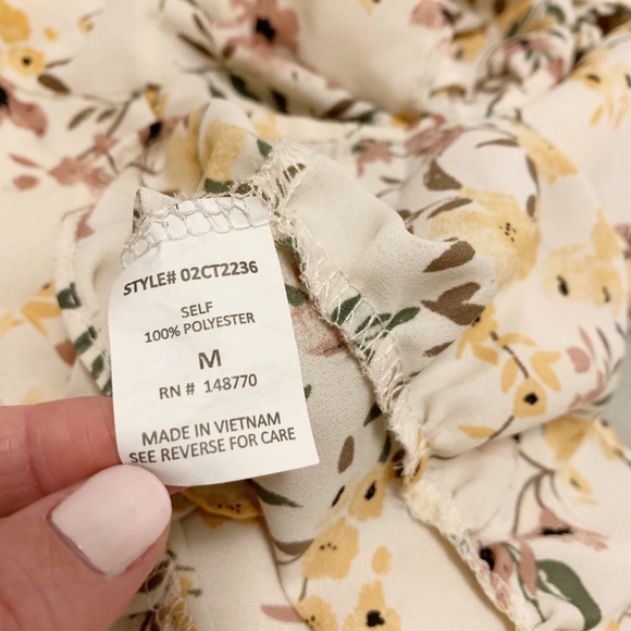 Sienna Sky Ruffle Hem Button V Neck Floral Blouse Medium - Picture 5 of 7